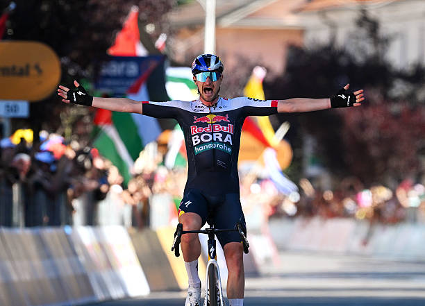 Giro d’Italia 2025 – Étape 18 : Nico Denz s’impose en solitaire à Cesano Maderno.