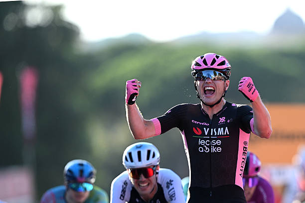 Giro d’Italia 2025 – Étape 21 : Olav Kooij l’emporte à Rome, Simon Yates sacré roi d’Italie.