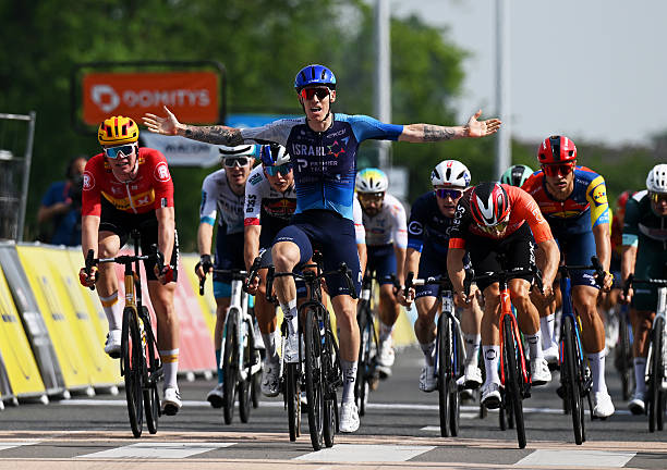 Critérium du Dauphiné 2025 – Étape 5 : Jack Stewart plus fort que tous sur la route de Mâcon.