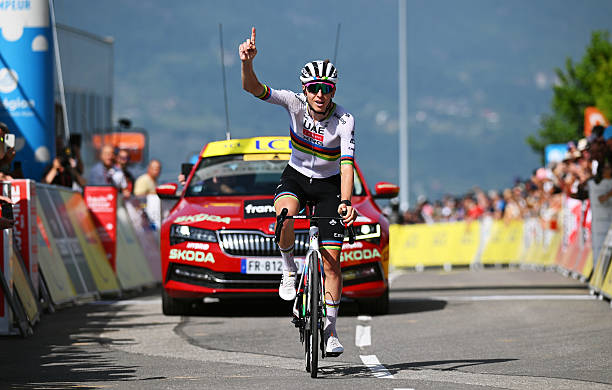Critérium du Dauphiné 2025 – Étape 6 : Pogacar survole Combloux et s’empare du maillot jaune.