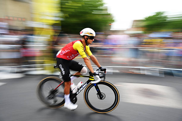 Tour de France 2025 : Bryan Coquard continue malgré une fracture et une attelle.