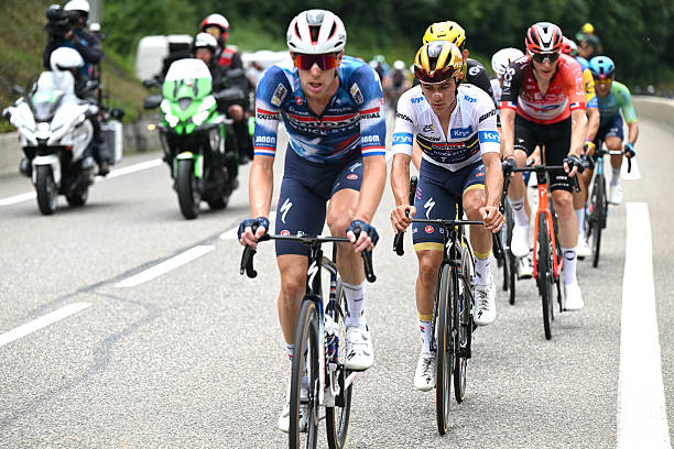 Tour de France 2025 : Remco Evenepoel abandonne en pleine ascension du Tourmalet.
