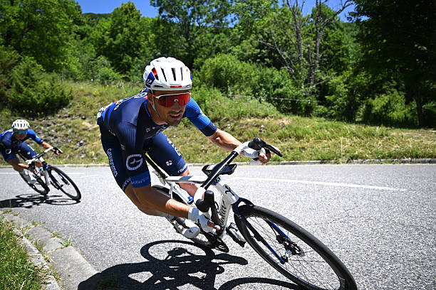 Tour de France 2025 : commotion cérébrale et abandon de Cyril Barthe après sa chute.