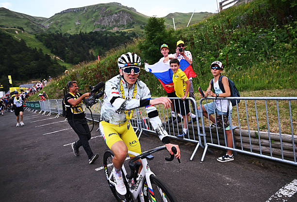 Tour de France 2025 : la lutte antidopage face aux soupçons visant Tadej Pogacar et son équipe.