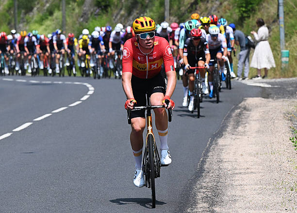 Tour de France 2025 : L’abandon de Soren Waerenskjold marque un coup dur pour son équipe.