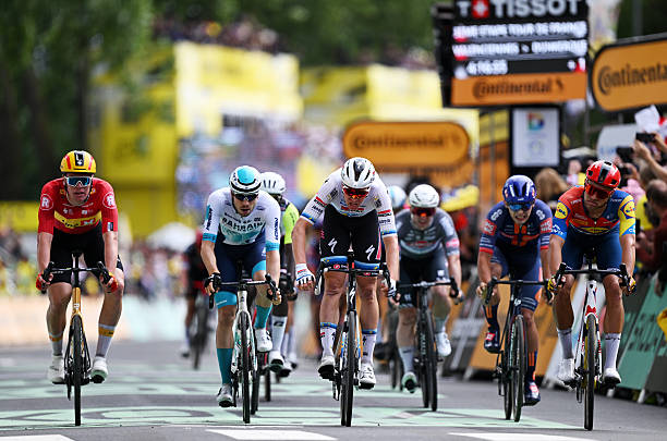 Tour de France – Étape 3 : Tim Merlier s’impose au sprint à Dunkerque.
