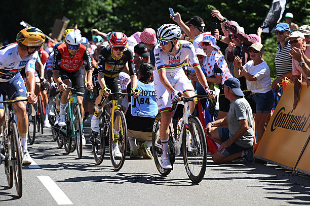 Tour de France 2025 : Tadej Pogačar s’est fait peur sur les routes de la 11e étape.