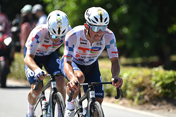 Tour de France 2025 – Étape 8 : Mathieu Burgaudeau et Mattéo Vercher, l’échappée à deux des amis de TotalEnergies.