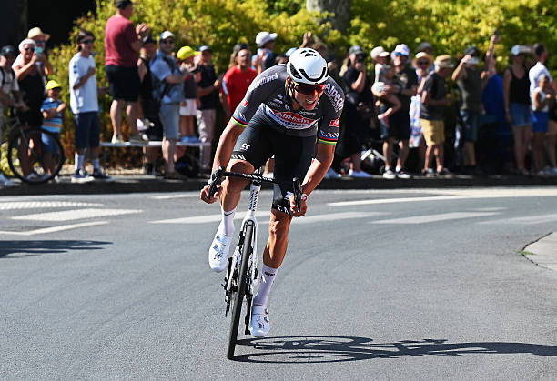 Tour de France 2025 : Mathieu van der Poel désigné coureur le plus combatif de la première semaine.