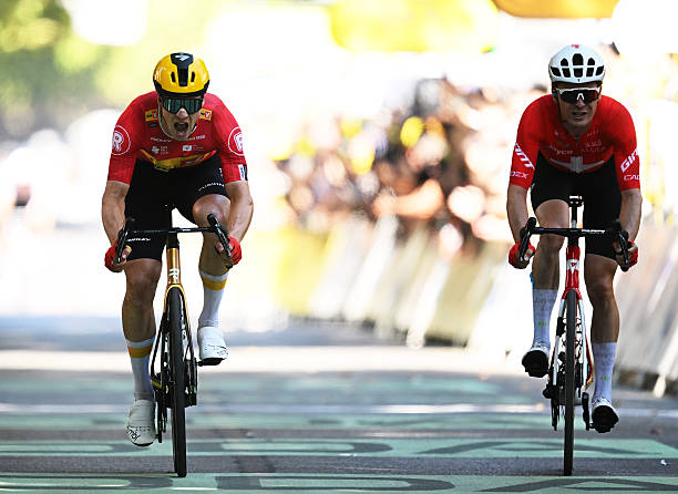 Tour de France – Étape 11 : Jonas Abrahamsen offre une première victoire à Uno-X Mobility.