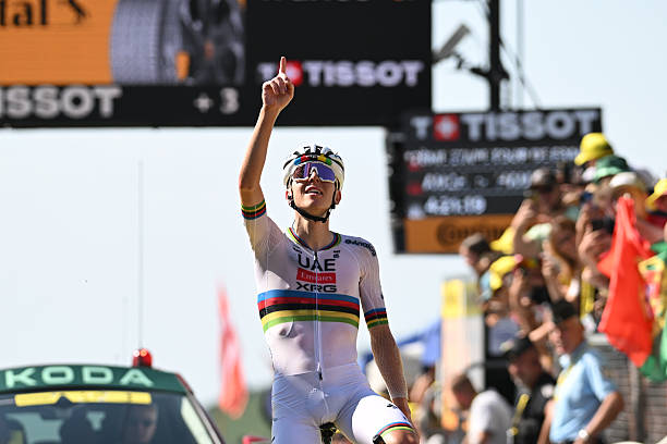 Tour de France 2025 – Étape 12 : Tadej Pogačar remporte l’étape et fait exploser Jonas Vingegaard.