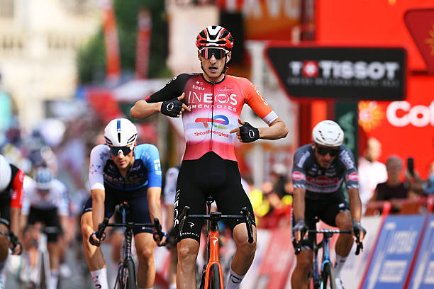 La Vuelta 2025 – Étape 4 : victoire de Ben Turner au sprint, David Gaudu endosse le maillot rouge et prend la tête du classement général.