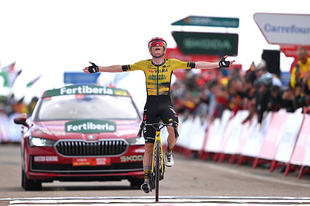 La Vuelta 2025 – Étape 9 : Jonas Vingegaard s’impose, Torstein Træen conserve le maillot rouge.