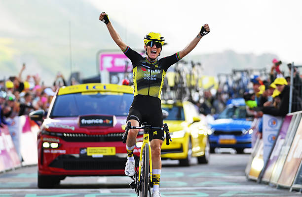 Tour de France Femmes 2025 : Pauline Ferrand-Prévot impériale, remporte la 8ᵉ étape et prend le maillot jaune.