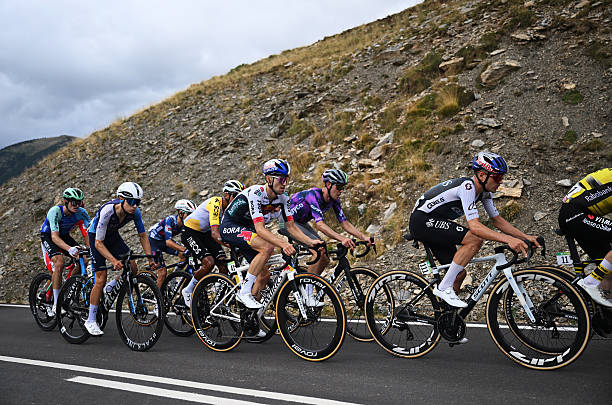 Le Tour d’Espagne 2025 : Ben O’Connor abandonne, les prochains défis seront déterminants.