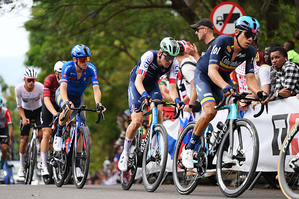 Mondiaux de cyclisme 2025 | Paul Seixas brille, Julian Alaphilippe abandonne : le bilan français.