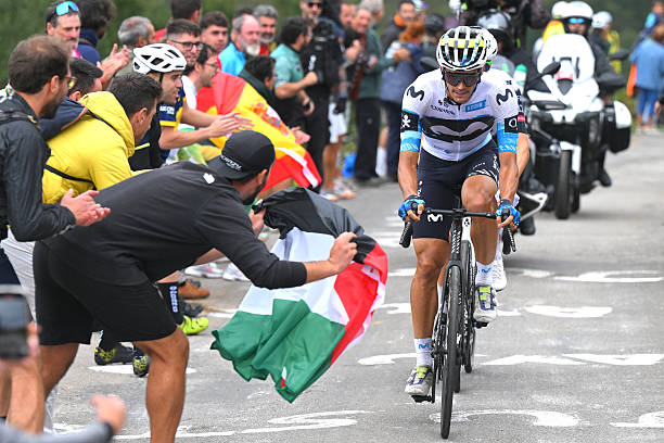 La Vuelta 2025 – Étape 15 | Javier Romo et Edward Planckaert au sol après un incident lié à une manifestation pro-palestinienne : la course menacée d’interruption.