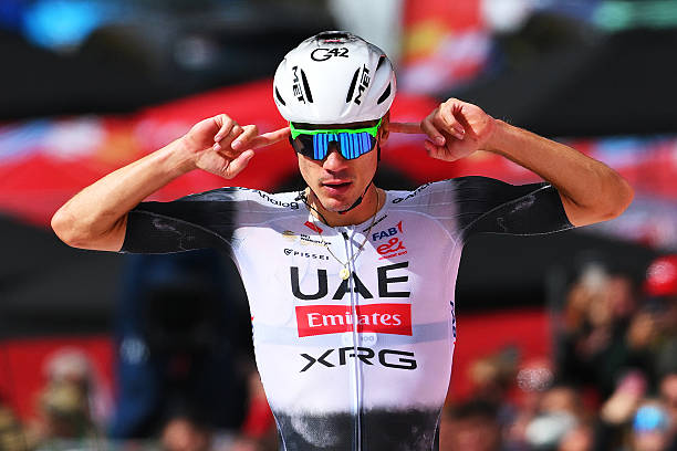 Le Tour d’Espagne 2025 | UAE Team Emirates : 7 victoires sur 13 étapes, 80 en 2025, une suprématie totale.