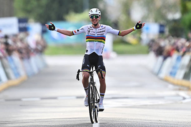 Championnats d’Europe de cyclisme 2025 | Tadej Pogacar sacré champion, Paul Seixas brille déjà sur le podium à 19 ans.