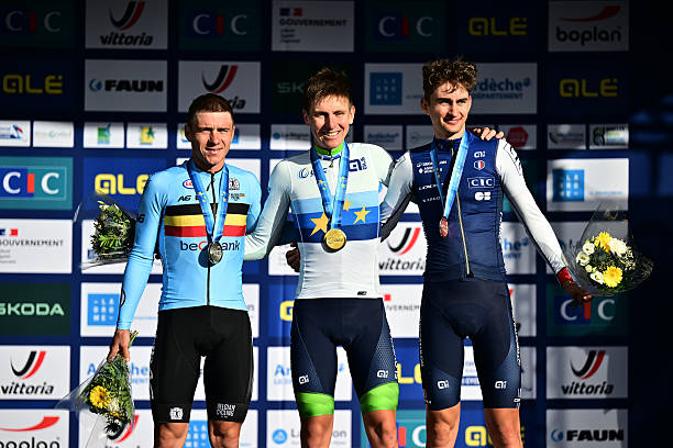 Championnats d’Europe de cyclisme 2025 | Paul Seixas, la sensation française, savoure son bronze européen.