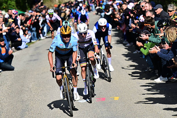 Championnats d’Europe de cyclisme 2025 | Remco Evenepoel a encore tenté, mais Tadej Pogacar était une fois de plus trop fort.