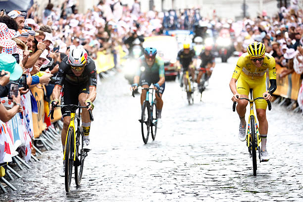 Montmartre, 27 juillet 2025 : au plus près du moment où Wout Van Aert a fait rompre Tadej Pogačar.