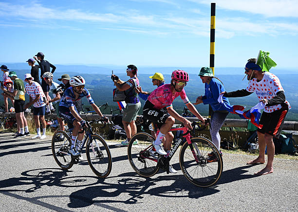 Au sommet du Mont Ventoux : Retour sur l’exploit de Valentin Paret-Peintre : l’homme ordinaire devenu légende du Tour de France 2025.