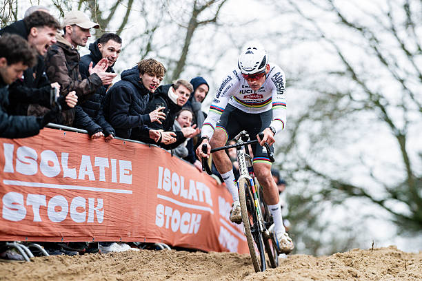 Cyclo-cross | En l’absence de Wout van Aert, Mathieu van der Poel domine la sixième manche à Coxyde