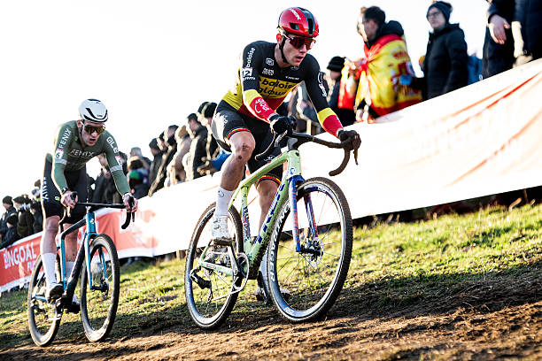 Coupe du monde de cyclo-cross à Dendermonde | Victoire de Thibau Nys, Wout Van Aert termine à la 6e place
