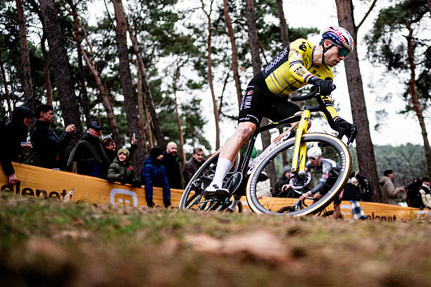 Superprestige Zolder 2025 – Wout Van Aert devancé, Tibor Del Grosso s’impose en l’absence de Mathieu Van der Poel 2 Wout Van Aert